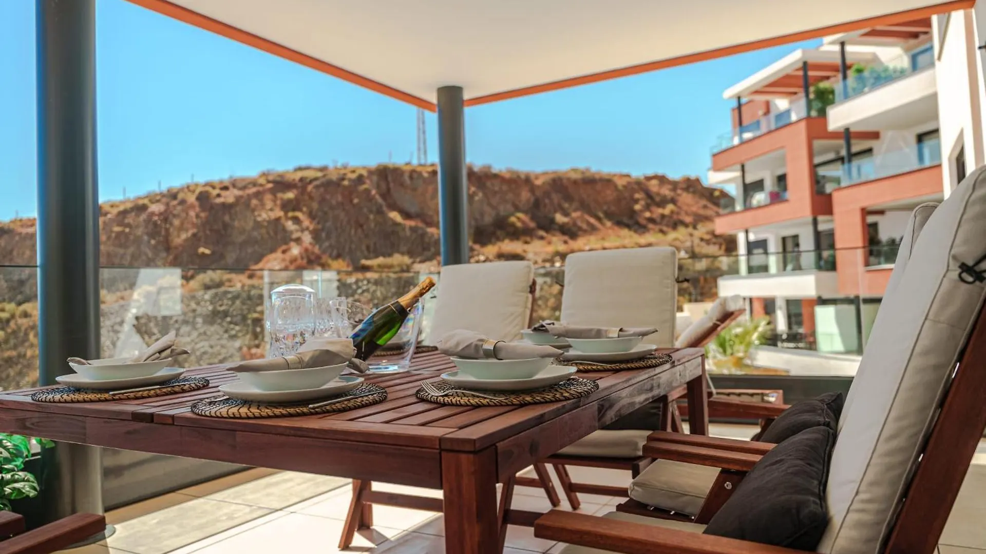 Stunning Modern Apartment In Middel Views Higueron 푸엔히롤라 0*,  스페인